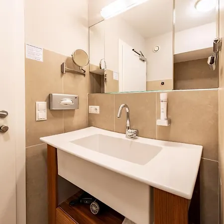 Der Sonnberg Alpinlodges - Apartments Mit Seeblick, Privater Sauna Und Self Check-In Zell am See Exterior photo