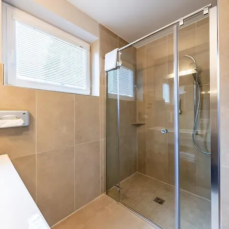 Der Sonnberg Alpinlodges - Apartments Mit Seeblick, Privater Sauna Und Self Check-In Zell am See Exterior photo