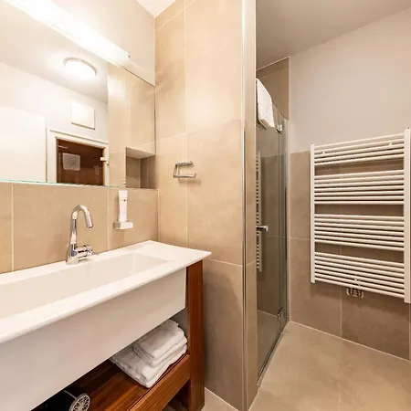 Der Sonnberg Alpinlodges - Apartments Mit Seeblick, Privater Sauna Und Self Check-In Zell am See Exterior photo